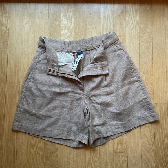 Extra High-Waisted Taylor Linen-Blend Trouser Shorts -- 5-inch inseam - Picture 2 of 5
